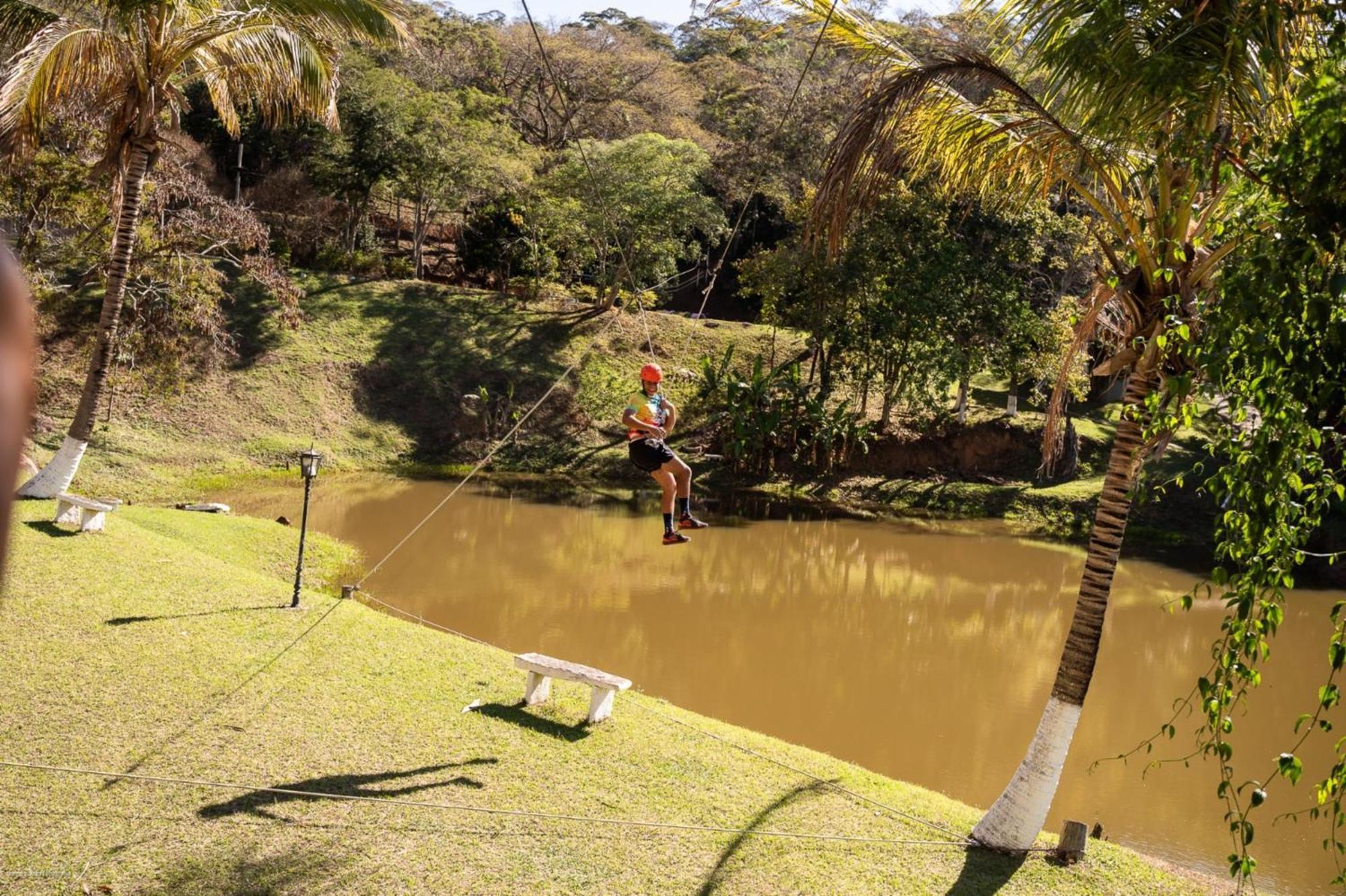 Hotel Fazenda Cachoeiras De Cavaru Vassouras Exteriör bild